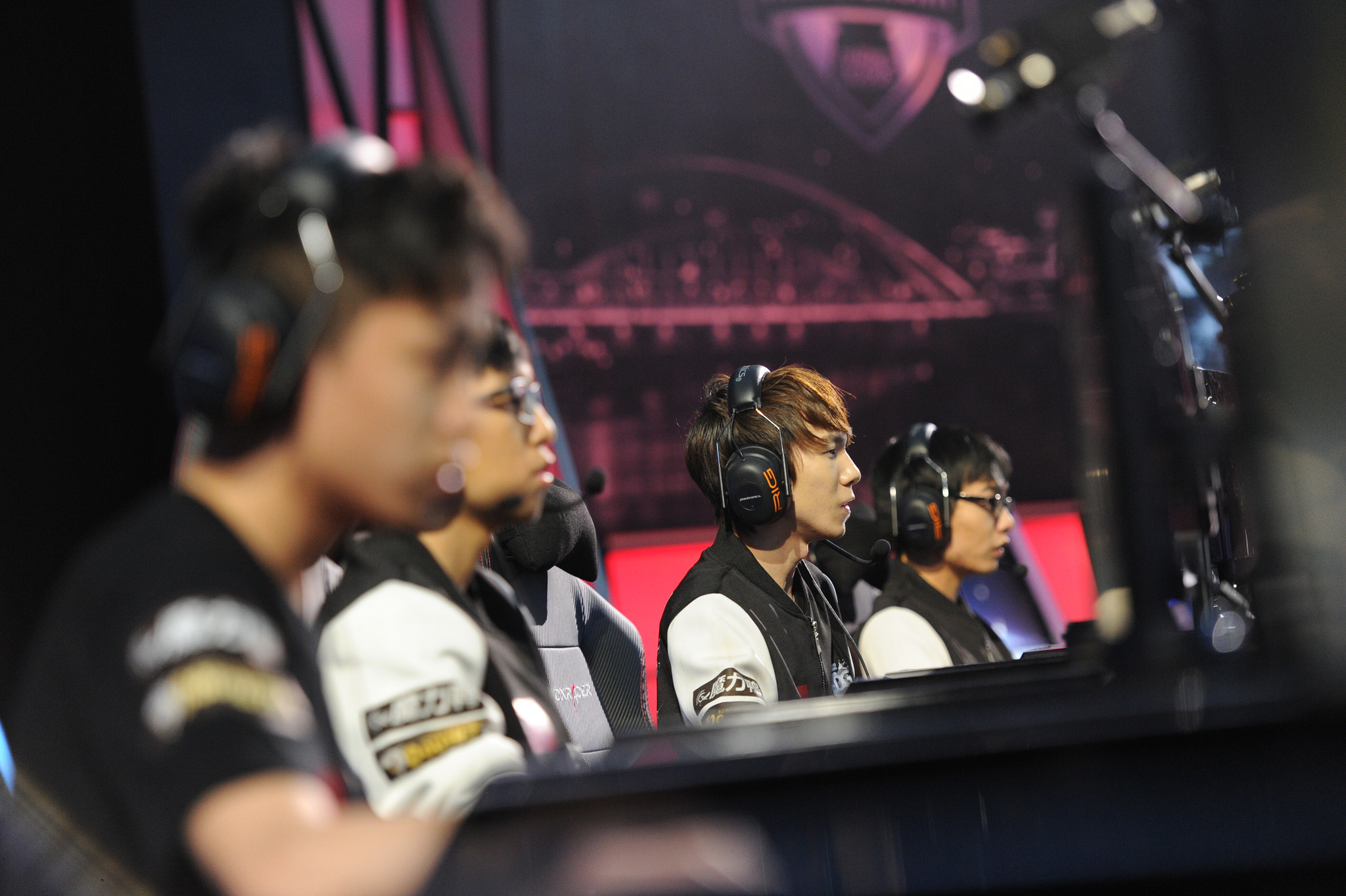 T1对战IG：一血定基调，团队配合主宰关键团战